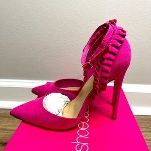 Women’s Shoe Dazzle heels worn once size 7